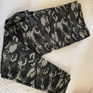 Fabletics Camo Powerhold 7/8 Leggings